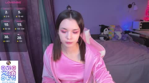 Snapshot of cutie_bellle chatting on February 2, 2025, 11:32 pm belle online show from February 2, 2025, 11:32 pm