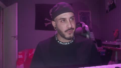 Snapshot of dabirdfree chatting on October 1, 2025, 11:00 pm Destroyer online show from October 1, 2025, 11:00 pm