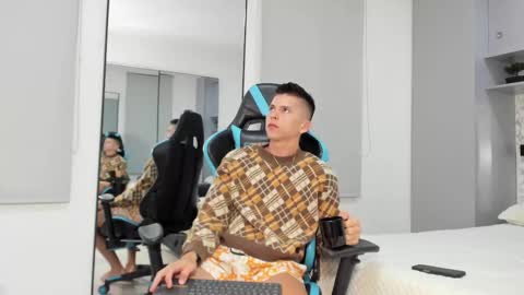 Snapshot of daddyrich4u chatting on October 17, 2025, 1:42 am daddyrich4u online show from October 17, 2025, 1:42 am