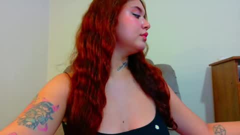Snapshot of daddys_little_secrett chatting on October 10, 2025, 11:59 pm Valen online show from October 10, 2025, 11:59 pm