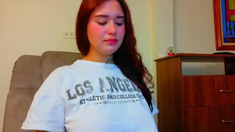 Snapshot of daddys_little_secrett chatting on November 5, 2025, 1:05 am Valen online show from November 5, 2025, 1:05 am