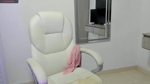 Snapshot of dahian_carter chatting on October 21, 2025, 1:01 pm Dahian online show from October 21, 2025, 1:01 pm