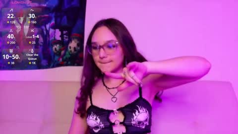 Snapshot of daihanae_ chatting on October 18, 2025, 12:57 am Natalia  online show from October 18, 2025, 12:57 am