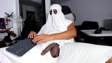 Snapshot of daikokuten_ chatting on November 1, 2025, 2:02 am daikokuten_ online show from November 1, 2025, 2:02 am