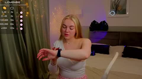 Snapshot of dana_love0 chatting on January 11, 2025, 8:10 pm Dana online show from January 11, 2025, 8:10 pm