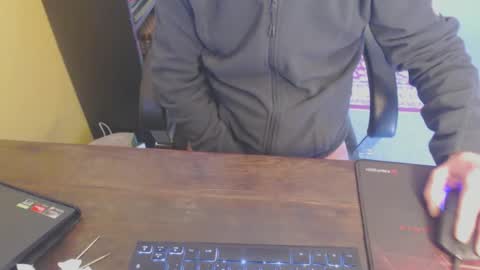 Snapshot of dandotamoon chatting on November 3, 2025, 9:10 am dandotamoon online show from November 3, 2025, 9:10 am