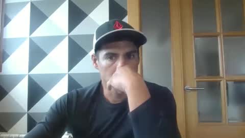 Snapshot of daniel_surfer chatting on December 13, 2024, 11:13 am Daniel  online show from December 13, 2024, 11:13 am