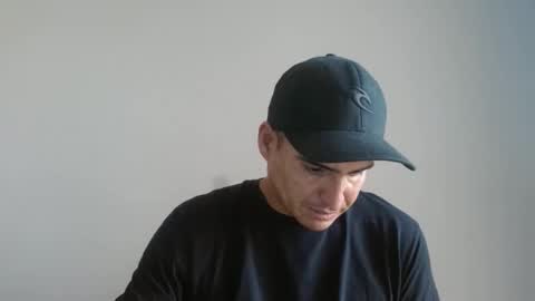 Snapshot of daniel_surfer chatting on December 26, 2024, 12:16 pm Daniel  online show from December 26, 2024, 12:16 pm