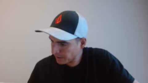 Snapshot of daniel_surfer chatting on December 27, 2024, 1:28 pm Daniel  online show from December 27, 2024, 1:28 pm