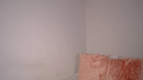 Snapshot of daniela_valencia chatting on December 19, 2024, 5:18 pm Lucia online show from December 19, 2024, 5:18 pm