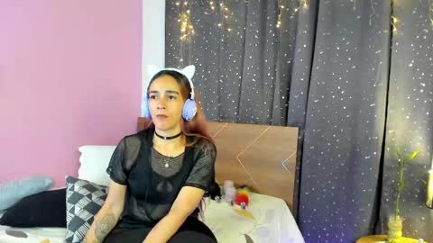 Snapshot of danna__castle chatting on February 17, 2025, 4:53 am Dannacastle online show from February 17, 2025, 4:53 am