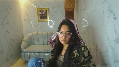 danna_sweet_s online show from October 15, 2025, 8:20 pm