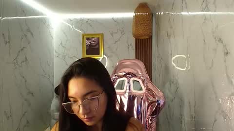 danna_sweet_s online show from October 20, 2025, 8:09 pm