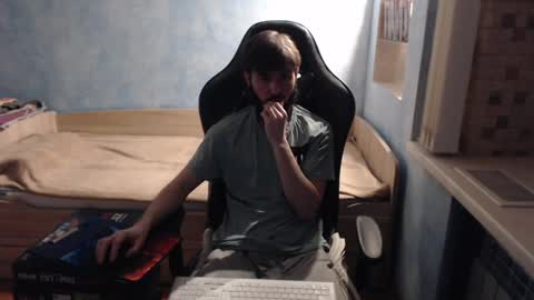 Snapshot of danny634 chatting on December 9, 2024, 3:29 am Danny online show from December 9, 2024, 3:29 am