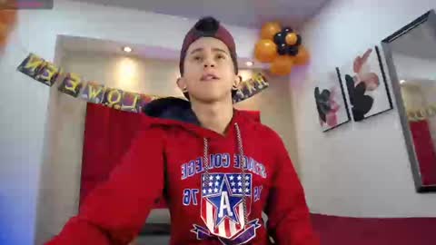 Snapshot of danny__santoro chatting on October 7, 2025, 12:57 pm Danny online show from October 7, 2025, 12:57 pm
