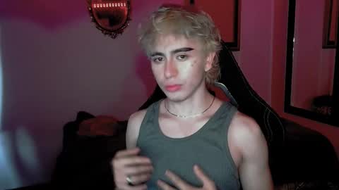 Snapshot of danteobscuro chatting on November 19, 2025, 9:37 pm danteobscuro online show from November 19, 2025, 9:37 pm