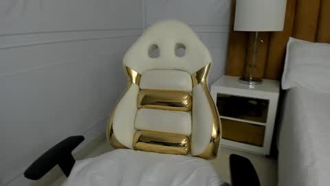 Snapshot of daphne81_ chatting on February 19, 2025, 5:27 am Daphne online show from February 19, 2025, 5:27 am