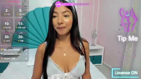 Snapshot of daphne_fox_ chatting on February 2, 2025, 5:32 am Daphne  online show from February 2, 2025, 5:32 am