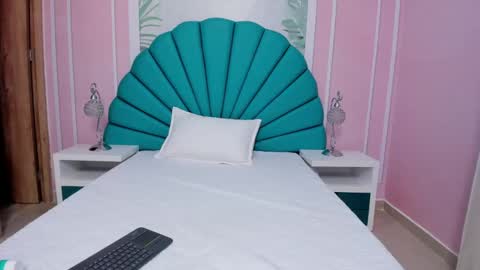 Snapshot of daphne_fox_ chatting on February 22, 2025, 6:39 am Daphne  online show from February 22, 2025, 6:39 am