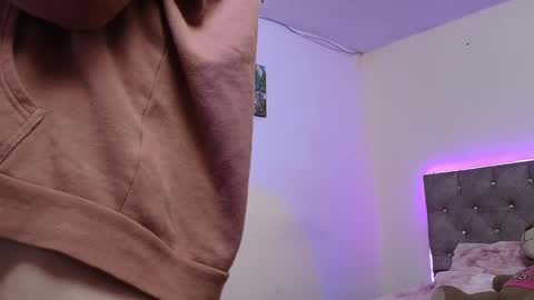 Snapshot of daphnepurple chatting on December 21, 2024, 7:27 pm DAPHNE online show from December 21, 2024, 7:27 pm
