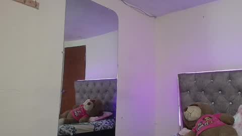 Snapshot of daphnepurple chatting on January 24, 2025, 5:11 pm DAPHNE online show from January 24, 2025, 5:11 pm