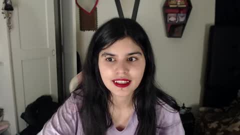 Snapshot of dark_angel_66 chatting on January 6, 2025, 6:47 am Moony online show from January 6, 2025, 6:47 am