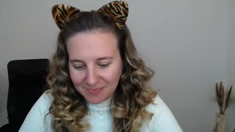 Snapshot of darklure_ chatting on October 14, 2025, 3:35 pm Anna online show from October 14, 2025, 3:35 pm