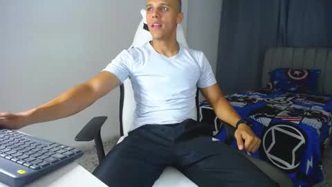 Snapshot of davisito7 chatting on February 20, 2025, 4:07 am David Angel online show from February 20, 2025, 4:07 am