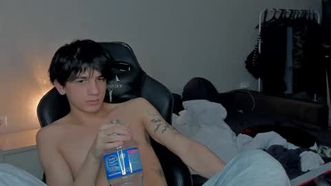 Snapshot of davisross chatting on January 2, 2025, 11:49 pm davis online show from January 2, 2025, 11:49 pm