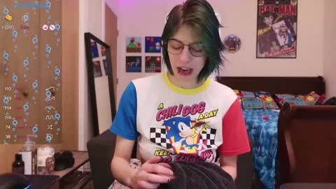 Snapshot of deadratsoup chatting on January 4, 2025, 4:11 pm Rat online show from January 4, 2025, 4:11 pm