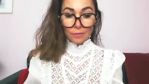 Snapshot of delilah_sweet chatting on September 15, 2025, 3:01 pm delilah_sweet online show from September 15, 2025, 3:01 pm