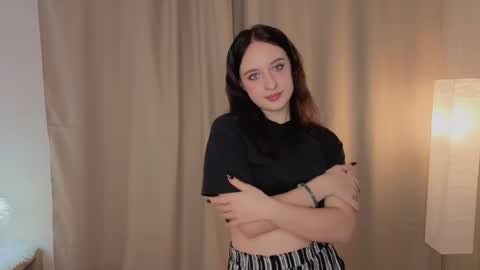 Snapshot of delphacollier chatting on November 4, 2025, 4:22 am Emilia online show from November 4, 2025, 4:22 am