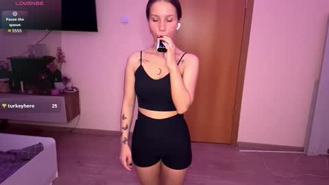 delphineframpton online show from October 16, 2025, 6:36 am