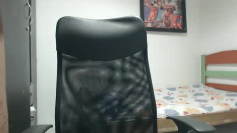 Snapshot of demol_latin chatting on December 17, 2024, 4:34 am MASTER DAV online show from December 17, 2024, 4:34 am