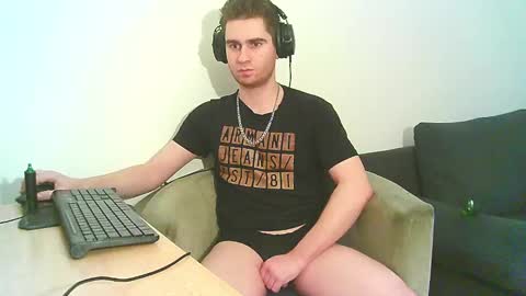 Snapshot of demoverzze chatting on January 3, 2025, 4:22 am Dominik online show from January 3, 2025, 4:22 am