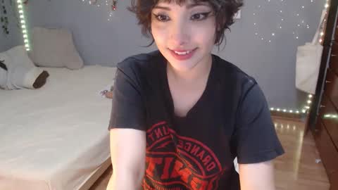 Snapshot of deni_bloom chatting on February 25, 2025, 7:20 am Denisse    schedule Monday to Friday 1300-1900 mexican time Saturday-maybe it could be a surprise IDEPENDENT MODEL online show from February 25, 2025, 7:20 am