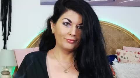 Snapshot of desirehellen chatting on January 14, 2025, 8:26 pm HellenMoon online show from January 14, 2025, 8:26 pm