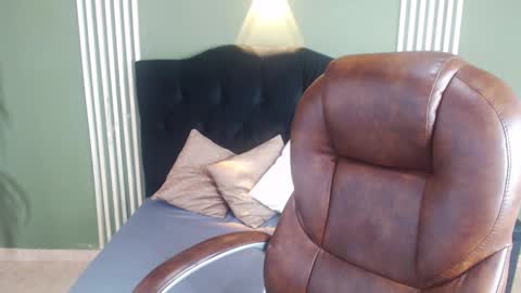 Snapshot of desiring__angel chatting on December 6, 2024, 10:05 am Desiring Angel online show from December 6, 2024, 10:05 am