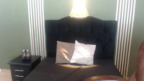 Snapshot of desiring__angel chatting on December 18, 2024, 7:26 am Desiring Angel online show from December 18, 2024, 7:26 am