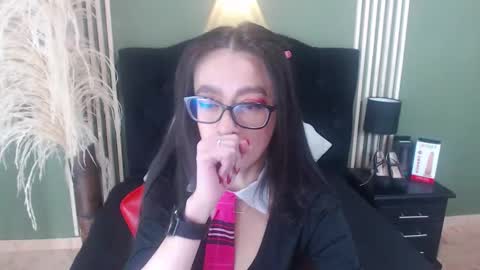 Snapshot of desiring__angel chatting on February 1, 2025, 1:55 am Desiring Angel online show from February 1, 2025, 1:55 am