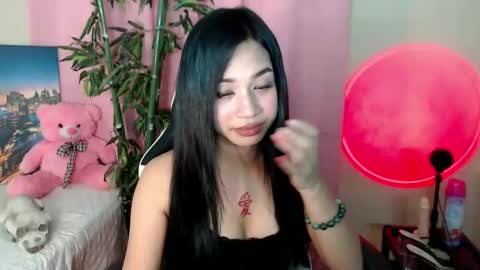 Snapshot of devine_goddessx chatting on January 31, 2025, 4:03 am Devine Greyson online show from January 31, 2025, 4:03 am