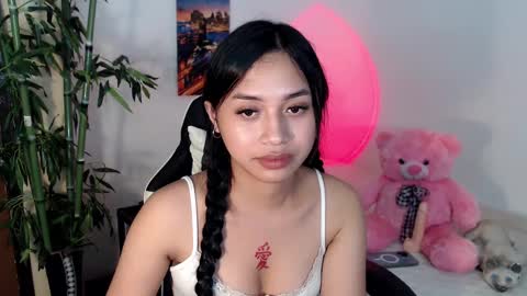 Snapshot of devine_goddessx chatting on February 7, 2025, 12:42 am Devine Greyson online show from February 7, 2025, 12:42 am