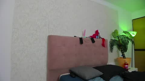 Snapshot of diabla_sexyboobs chatting on January 27, 2025, 12:01 am D I A B L A online show from January 27, 2025, 12:01 am