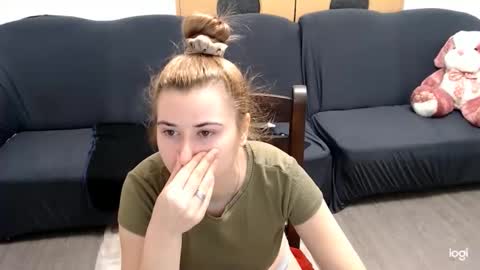 Snapshot of dianasmiey7 chatting on January 18, 2025, 6:32 pm dianasmiey7 online show from January 18, 2025, 6:32 pm