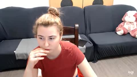 Snapshot of dianasmiey7 chatting on January 22, 2025, 9:43 pm dianasmiey7 online show from January 22, 2025, 9:43 pm