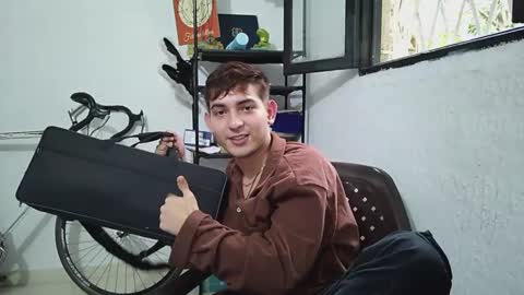 Snapshot of diegorogue_ chatting on December 31, 2024, 8:12 pm Diego rogue online show from December 31, 2024, 8:12 pm