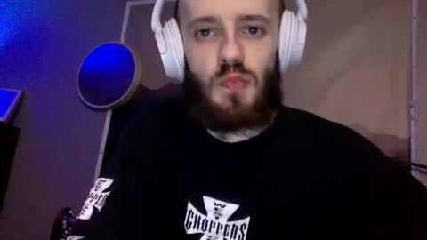 Snapshot of digbicknik chatting on February 17, 2025, 12:43 am digbicknik online show from February 17, 2025, 12:43 am