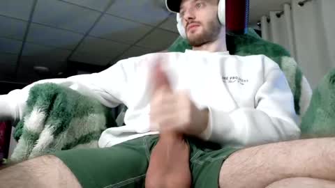 Snapshot of digbicknik chatting on September 22, 2025, 2:35 am digbicknik online show from September 22, 2025, 2:35 am