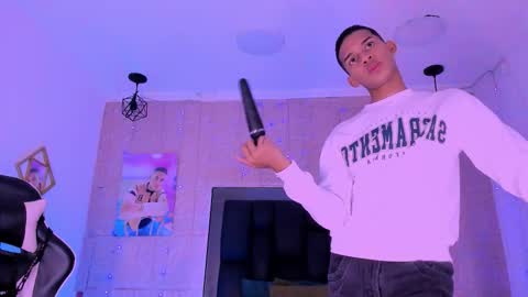 Snapshot of dilam_alfonzo chatting on September 12, 2025, 4:07 pm Dilan online show from September 12, 2025, 4:07 pm