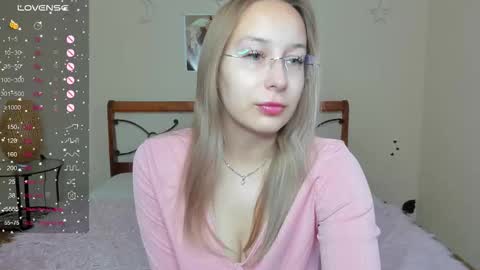 Snapshot of dina_sunshine chatting on October 12, 2025, 2:32 am Dina online show from October 12, 2025, 2:32 am